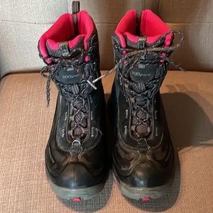 Columbia Snow / Hiking Boots Omni-Heat Omni-Grip Womens size 10
